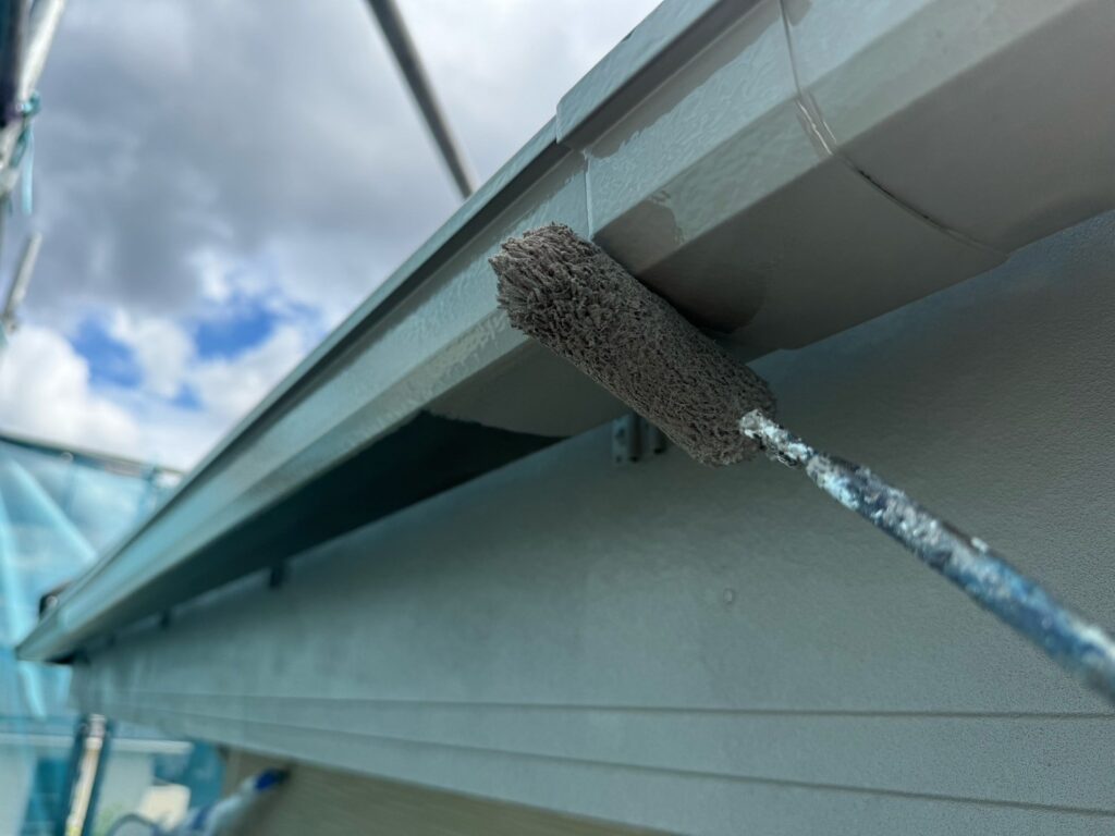 雨どい・鼻隠し中塗り<br />
※3分ツヤ仕上げ